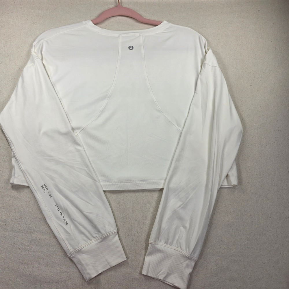Lululemon White Muscle Love Long Sleeve Crop Top Mirrored Logo Graphic Size 4 - Picture 2 of 8